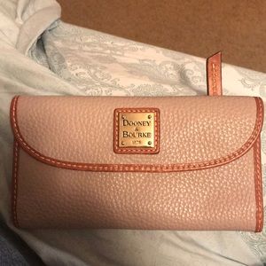 Dooney & Bourke